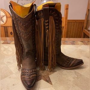 Bought them & tried to break them in but just too tight. Never worn.